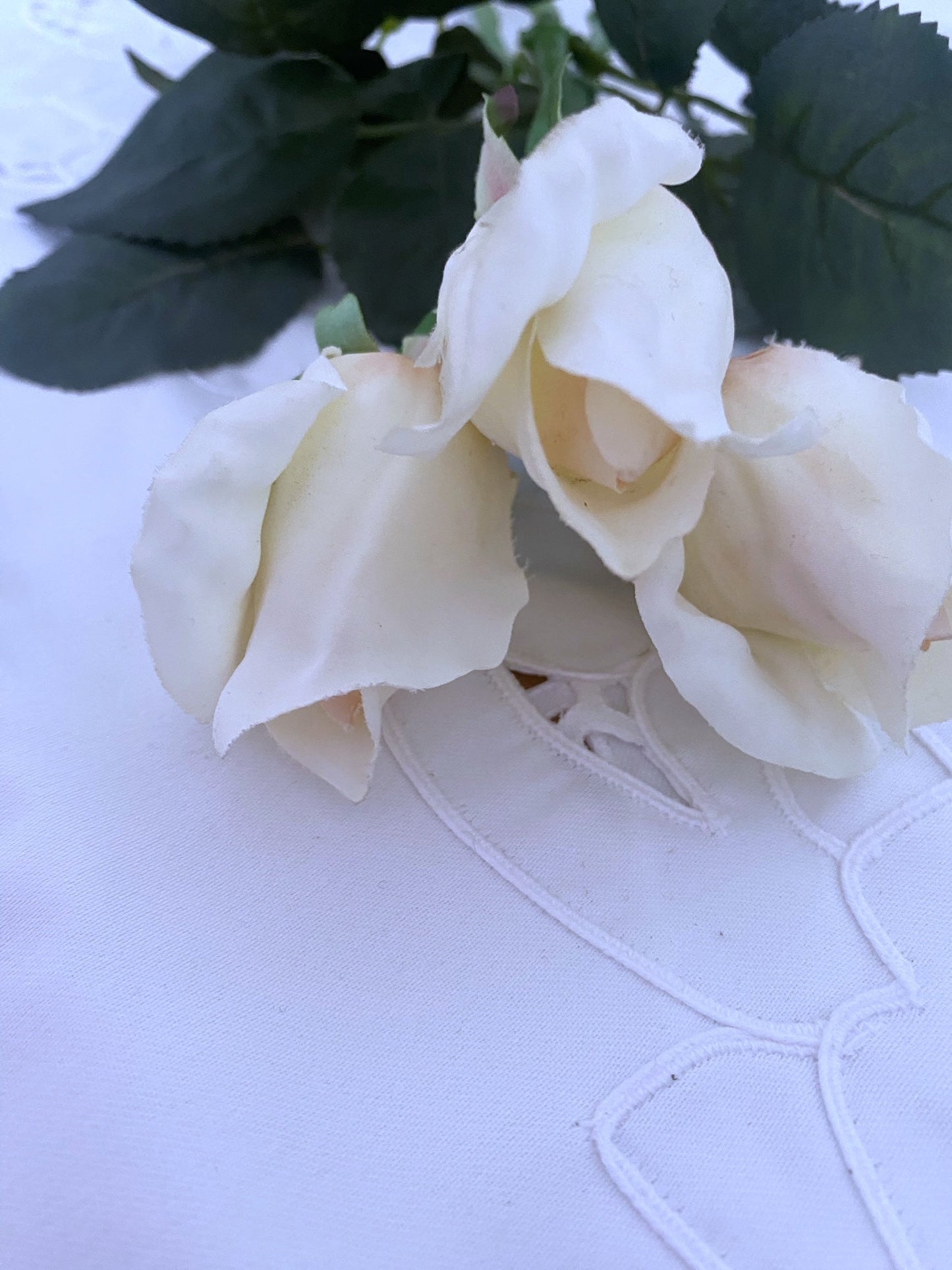 Job Lot 28 x Real Touch Cream Bud Roses, White Artificial Flowers plus loose Leaves(not attached) . Ideal for Button Holes, Corsages. Faux Flowers, Wedding Flowers