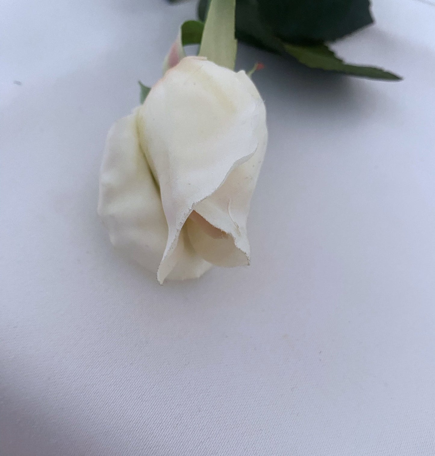 Job Lot 28 x Real Touch Cream Bud Roses, White Artificial Flowers plus loose Leaves(not attached) . Ideal for Button Holes, Corsages. Faux Flowers, Wedding Flowers