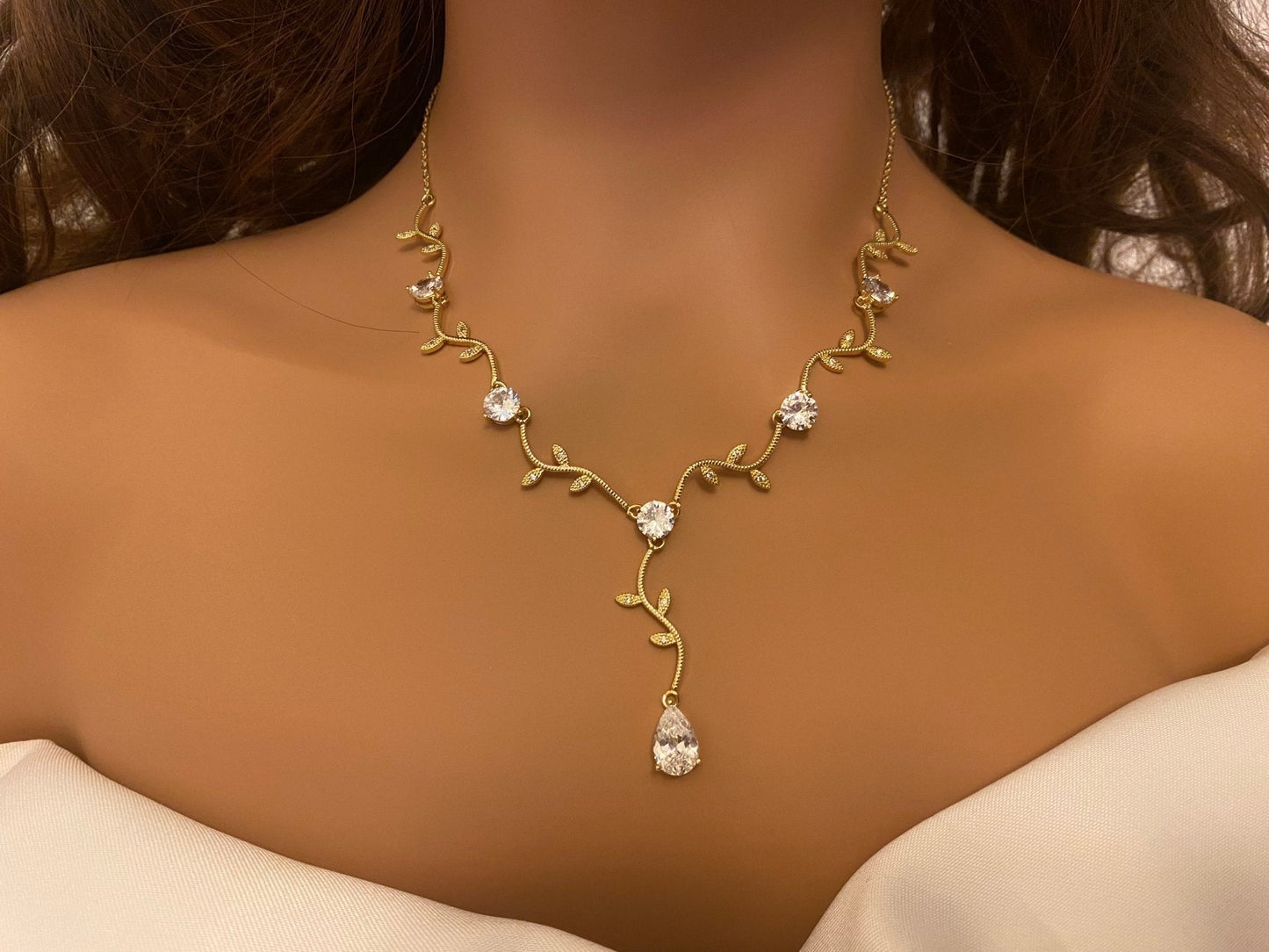 Crystal Bridal Necklace Earrings Jewellery Gift for Her. Cubic Zirconia Wedding Jewellery Set Simple Droplet Earrings in Silver, Gold & Rose Gold