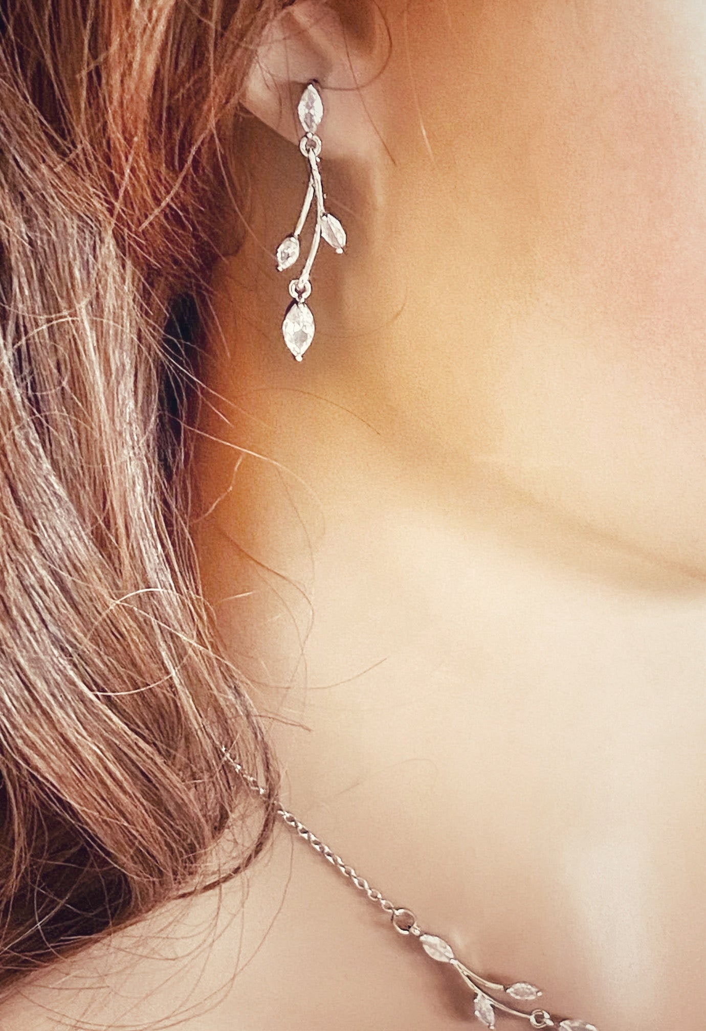 Crystal Wedding Jewellery Set Gift for Her. CZ Silver Bridal Necklace Droplet Earrings Leaf Design